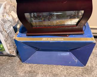 Mr Christmas Music Box 