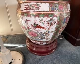 Very large Chinese jardinier 