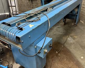 Variable speed conveyor belt