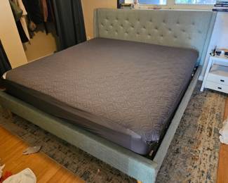 King size platform bed 
$300