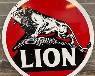 DS Porc. Lion Sign, 5-Foot Diameter