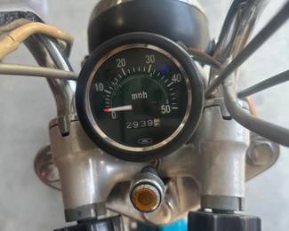 speedometer showing 2,939 miles