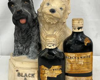 Black & White Blended Scotch Whisky Store Display with Bottles, 12×11