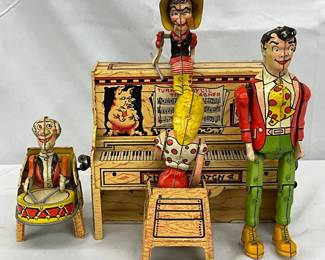 1945 ‘The Dogpatch 4’ Tin Litho Wind-Up Toy by Unique Art Mfg. Co., Featuring Comic Characters, 9×9