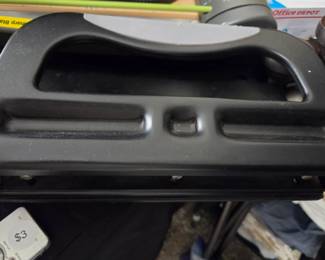 Heavy Duty Hole Punch