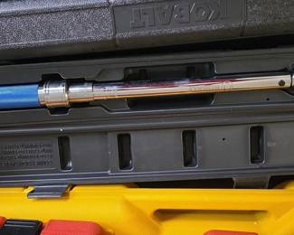 Kobalt 1/2-inch Drive Click Torque Wrench 50-250 ft-lb