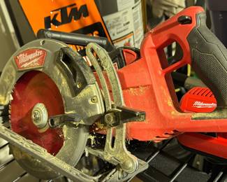Milwaukee M18 FUEL 7-1/4" Rear Handle Circular Saw