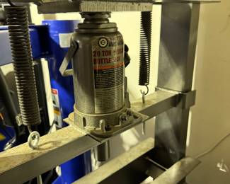 Central Machinery 20-Ton Hydraulic H-Frame Shop Press