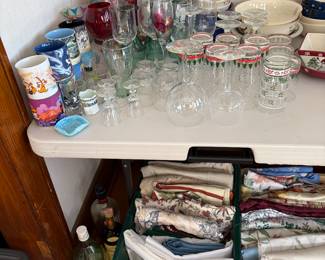 Dining room table cloths