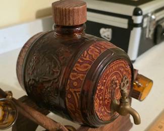 Vintage barrel decanter and cups in stand