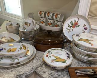 Dinnerware set - Royal Worcester Evesham