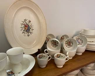 Large dinnerware set of Wedgwood Edme Conway - Made in England.