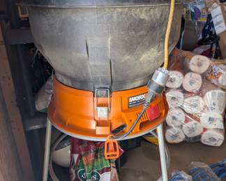 Leaf shredder and bagger 