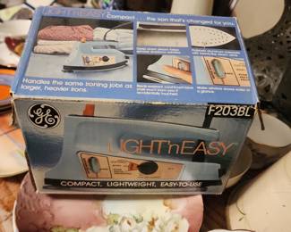 vintage General Electric (GE) Light 'n Easy Steam and Dry Iron