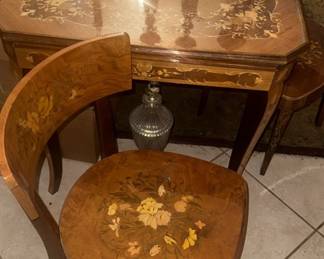 Vintage Italian game table And Chairs