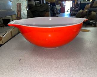 Large Pyrex bowl