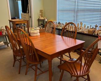 Beautiful table and chairs with 2 leaves and matching hutch!