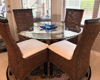 $500 Round kitchen table with 4 chairs