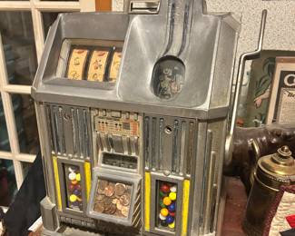 Early 1930s Jennings ‘Duchess’ The Royal Family one cent slot machine-The Gumball Trade Stimulator.