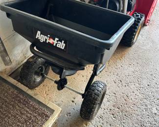 Agri-Fab seed/fertilizer spreader