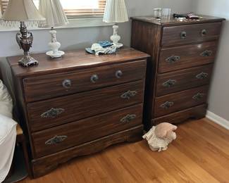 pair of matching dressers
