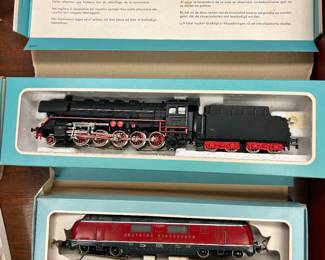 Side view of the previous page Marklin locomotives.