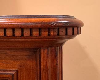 Sligh Furniture Ellis Collection Mahogany Side Door Bookcase. Measures 56" W x 16" D x 56" H. Photo 2 of 4.