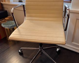 Herman Miller Eames Aluminum Group Management Leather Chair. Photo 1 of 2.