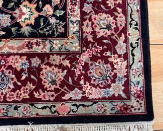 Persian Rug. Measures 6' x 9'. Photo 3 of 3. 