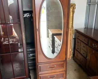 Small mirrored wardrobe 