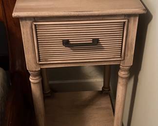 One drawer stand