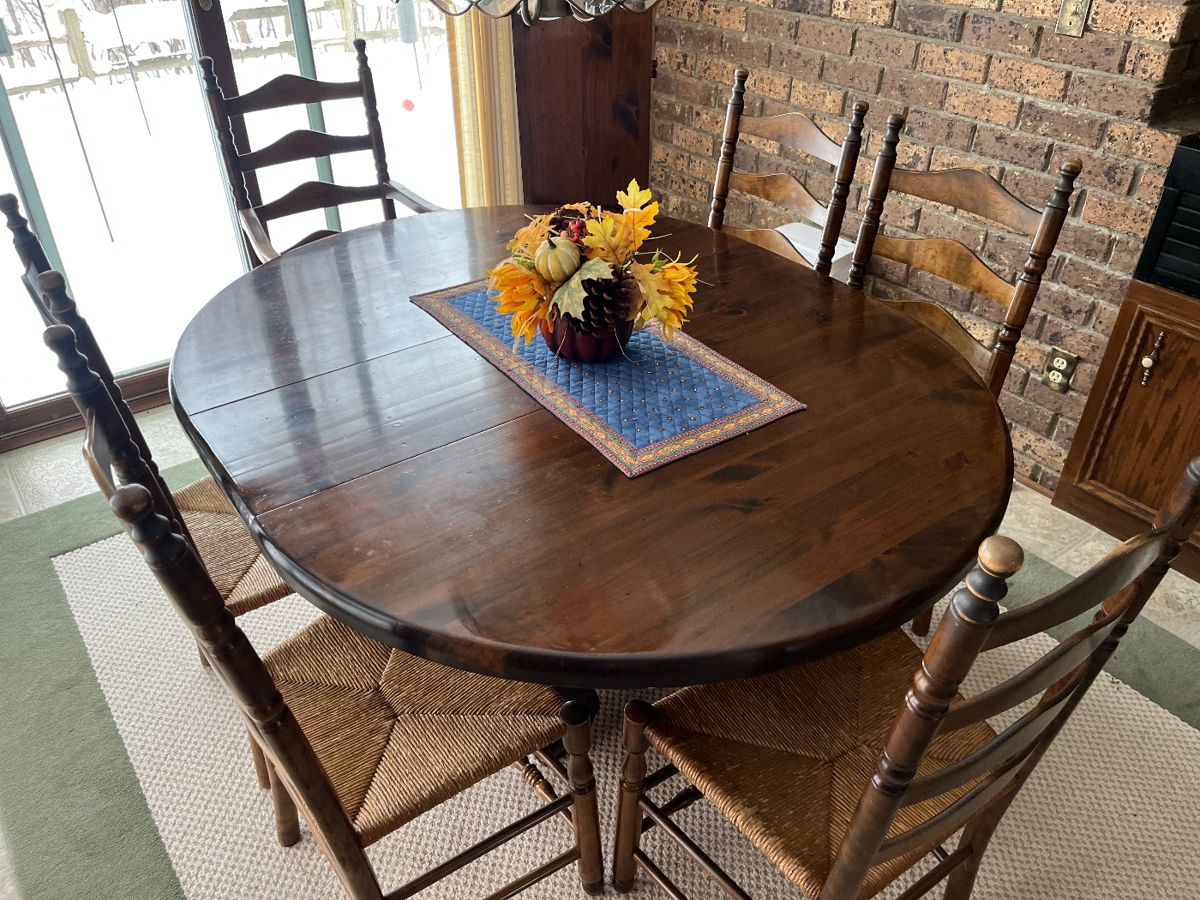 Bent Rims table by Jefferson Woodworking Co. (Louisville, KY), with two leaves and six ladder-back chairs with rush seats.