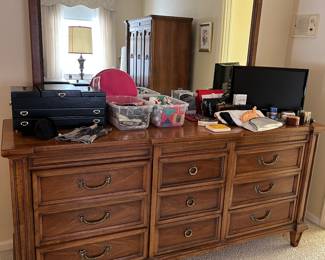 Vintage/MCM nine-drawer dresser with mirror by Thomasville.