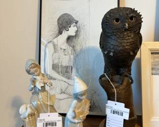 Lladro "Girl with Pigeons" #4915