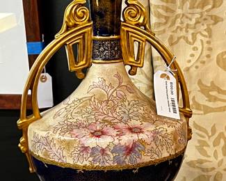 Hull Porcelain Works Vase