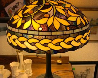 Tiffany Style Table Lamp, Leaf and Vine Pattern
