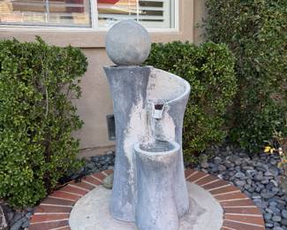 Working fountain. CLEAN 