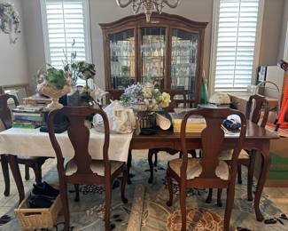 Mahogany wood table with leaf. Newly upholstered seat cushions. 