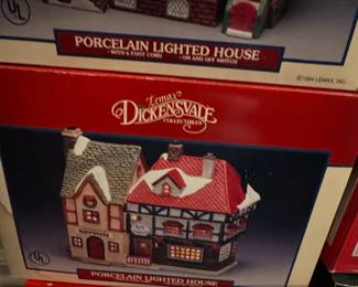 Lemax Dickensvale Collectibles Rare Books and Bobs Tobacco Shop Porcelain Lighted House