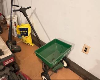 Scotts Speedy Green Broadcast Spreader