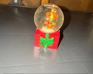 Disney Winnie the Pooh Tigger Christmas Snow Globe