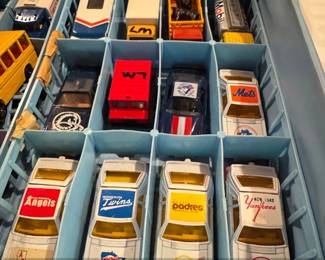 Vintage Matchbox Carry Case with Assorted DieCast Cars  fourth image