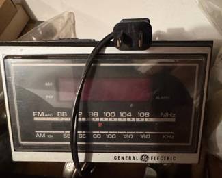General Electric AM or FM Clock Radio