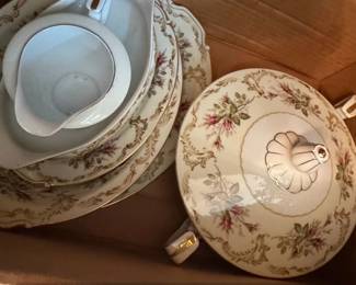 Kings Court China Rose Bud Pattern Tea Set fourth image