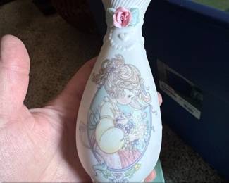 Precious Moments A Hug For You Figurine Vase