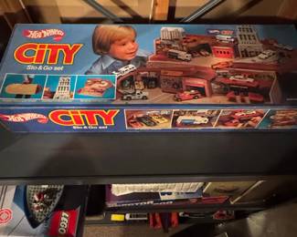 Hot Wheels City Sto  Go Set  second image