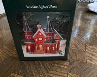 Dickens Keepsake Porcelain Lighted House