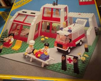 LEGO Legoland Town System Emergency Treatment