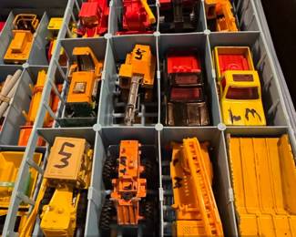 Matchbox Carry Case with Assorted Construction Vehicles third image