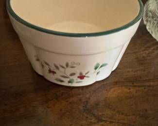 Pfaltzgraff Winterberry Bowl